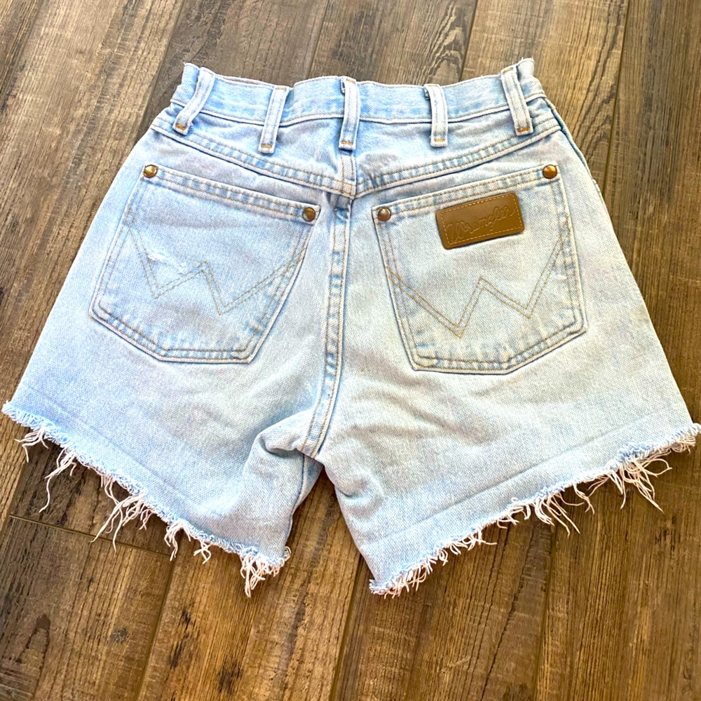 Wrangler shorts size 1.lightly used. High waisted